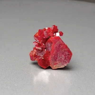 Vanadinit přírodní minerál - krystaly 30,8g, Maroko | MINERALS-STONES®