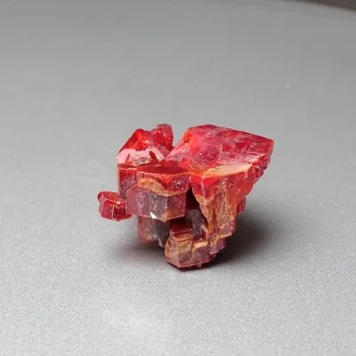 Vanadinit přírodní minerál - krystaly 30,8g, Maroko | MINERALS-STONES®