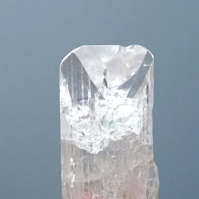 Danburit Naturkristall 13,6g, Mexiko | MINERALS-STONES®