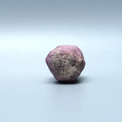 Rubín přírodní krystal 46,9g, Madagaskar | MINERALS-STONES®