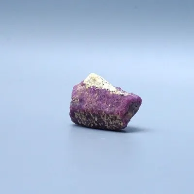 Rubín přírodní krystal 18,8g, Madagaskar | MINERALS-STONES®