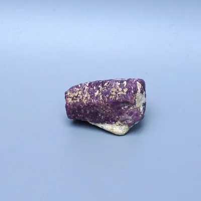 Rubín přírodní krystal 18,8g, Madagaskar | MINERALS-STONES®
