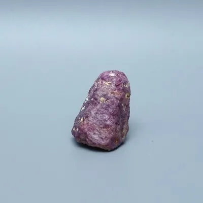 Rubín přírodní krystal 15,6g, Madagaskar | MINERALS-STONES®