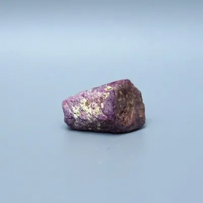 Rubín přírodní krystal 15,6g, Madagaskar | MINERALS-STONES®