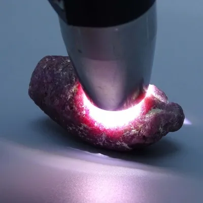 Rubín přírodní krystal 69,5g, Madagaskar | MINERALS-STONES®