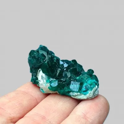 Dioptas natürliche Kristalle 19,8g, Kongo | MINERALS-STONES