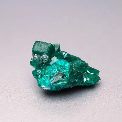Dioptas natürliche Kristalle 14,4g, Kongo | MINERALS-STONES