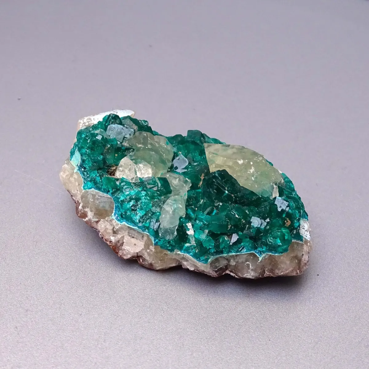 Dioptas přírodní krystaly 63,5g, Kongo | MINERALS-STONES®