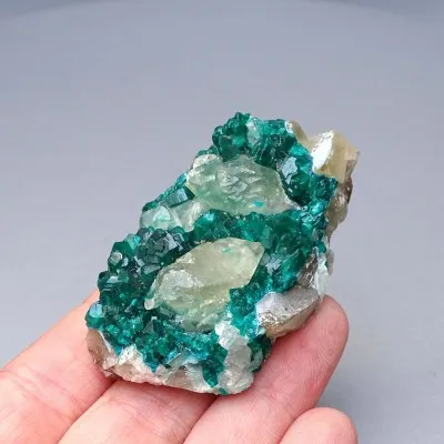 Dioptas natural crystals 63.5g, Congo | MINERALS-STONES