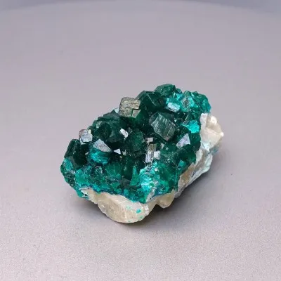 Dioptas přírodní krystaly 50,8g, Kongo | MINERALS-STONES®