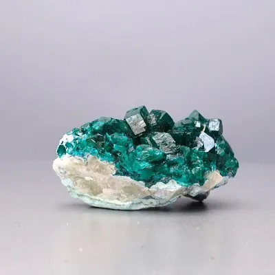 Dioptas přírodní krystaly 50,8g, Kongo | MINERALS-STONES®