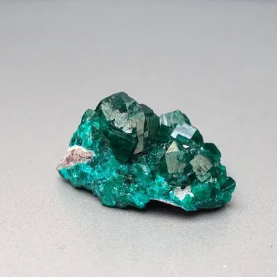 Dioptas natürliche Kristalle 19,7g, Kongo | MINERALS-STONES