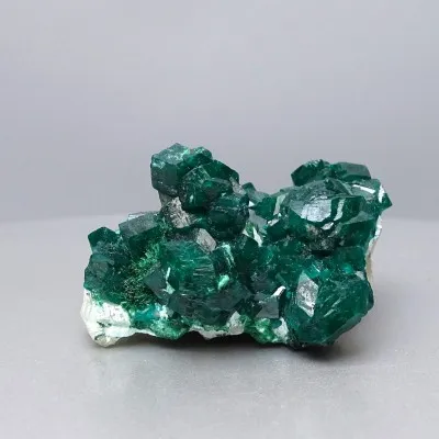 Dioptas natürliche Kristalle 54,7g, Kongo | MINERALS-STONES