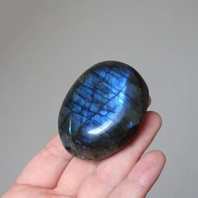 Labradorite polished 101g, Madagascar | MINERALS-STONES