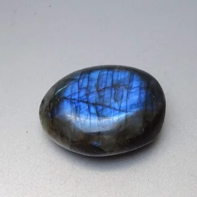 Labradorit poliert 101g, Madagaskar | MINERALS-STONES