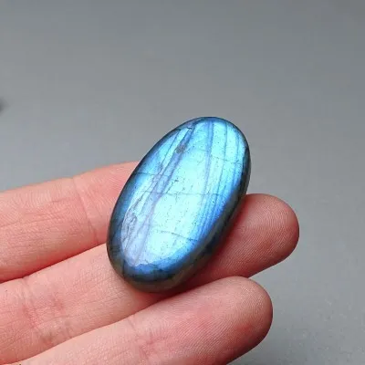 Labradorit-Cabochon, natürlich poliert 11,5g, Madagaskar