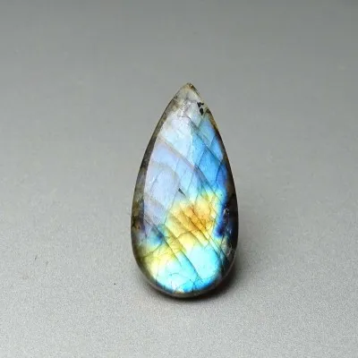 Labradorit-Cabochon, natürlich poliert 8,6g, Madagaskar