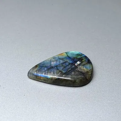 Labradorit-Cabochon, natürlich poliert 14,4g, Madagaskar