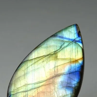 Labradorit-Cabochon, natürlich poliert 16,5g, Madagaskar