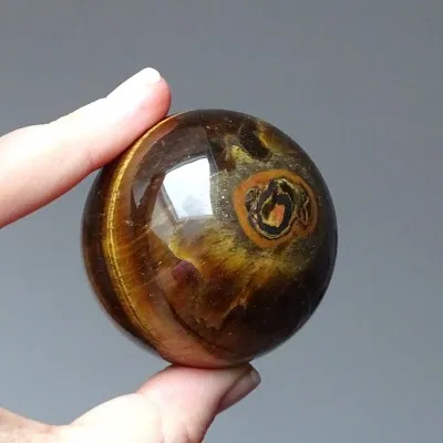 Polierte Tigeraugen-Mineralienkugel, 223g, Namibia | MINERALS-STONES