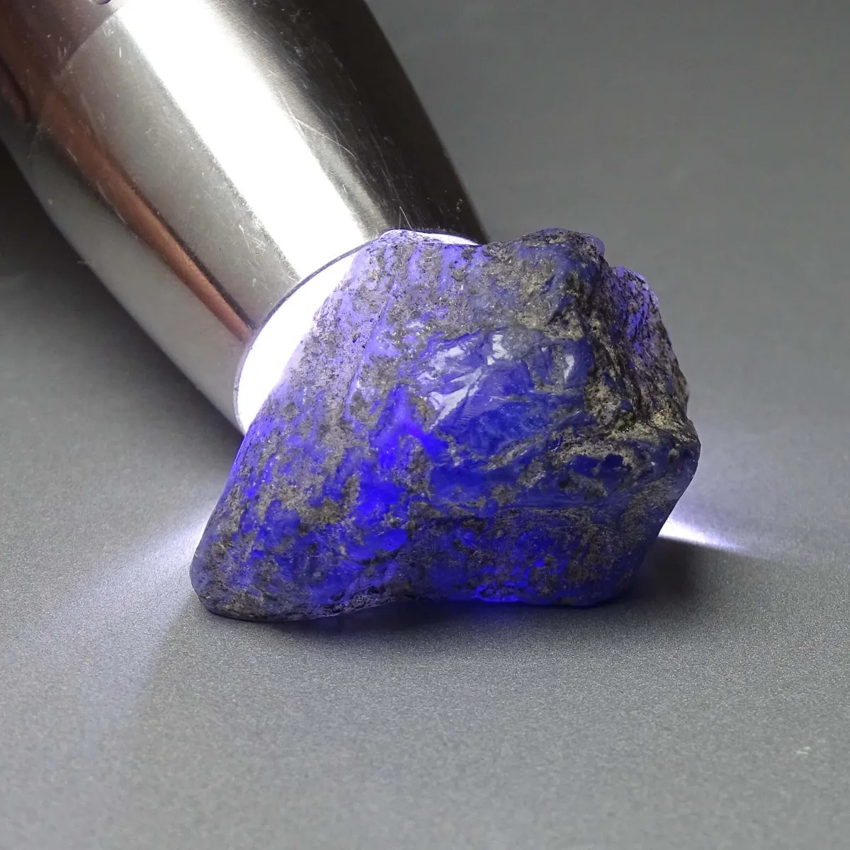 Tanzanit surový minerál 23,5g, Tanzánie