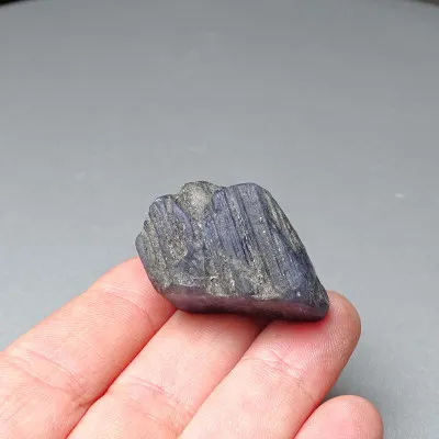 Tanzanit surový minerál 23,5g, Tanzánie