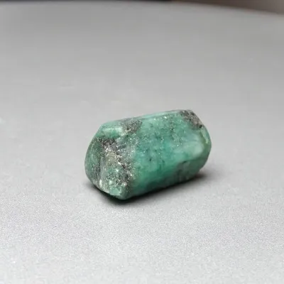 Naturgeschliffener Smaragd 10,4g, Sambia, MINERALS-STONES