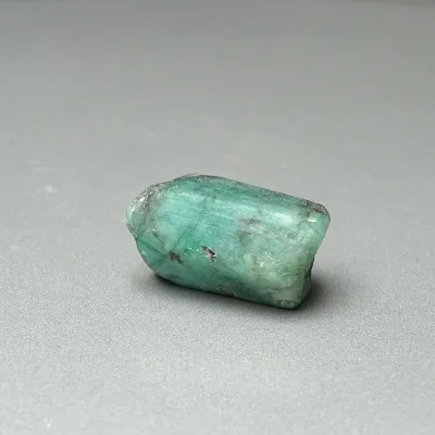 Smaragd přírodní krystal 10,4g, Zambie, MINERALS-STONES®