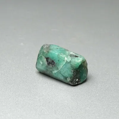 Smaragd přírodní krystal 10,4g, Zambie, MINERALS-STONES®