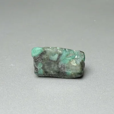 Naturgeschliffener Smaragd 12,2g, Sambia, MINERALS-STONES