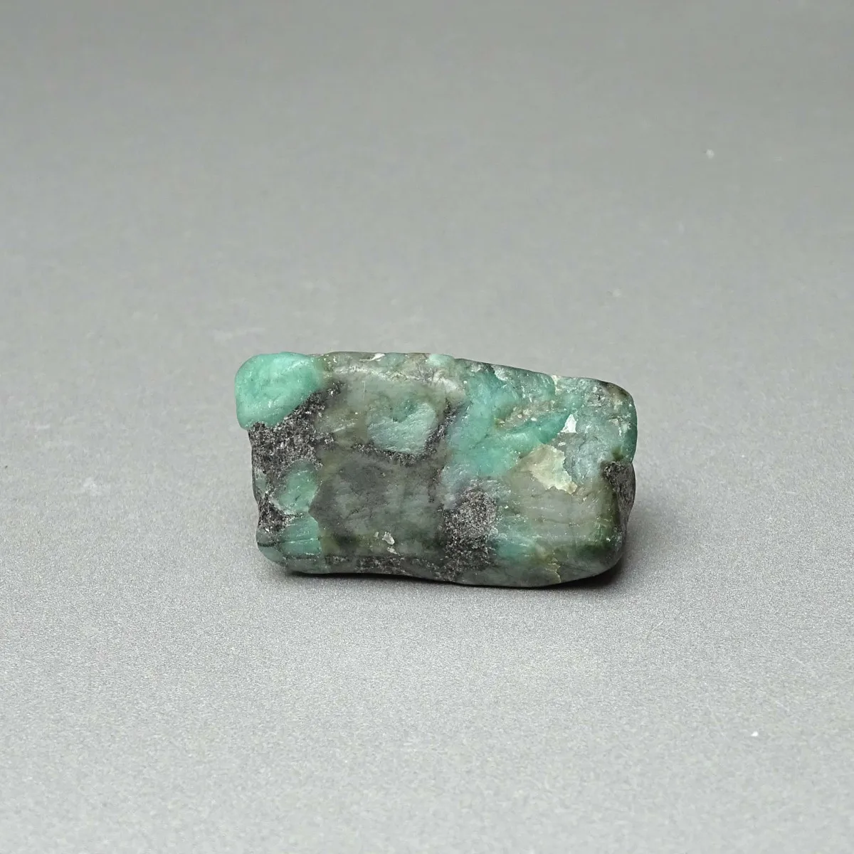 Smaragd přírodní krystal 12,2g, Zambie, MINERALS-STONES®
