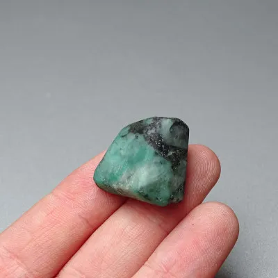 Naturgeschliffener Smaragd 10,2g, Sambia, MINERALS-STONES