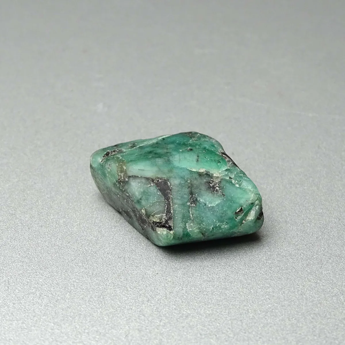 Smaragd přírodní krystal 10,9g, Zambie, MINERALS-STONES®
