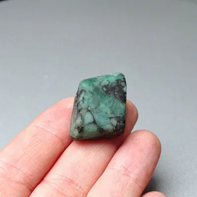 Smaragd přírodní krystal 10,9g, Zambie, MINERALS-STONES®