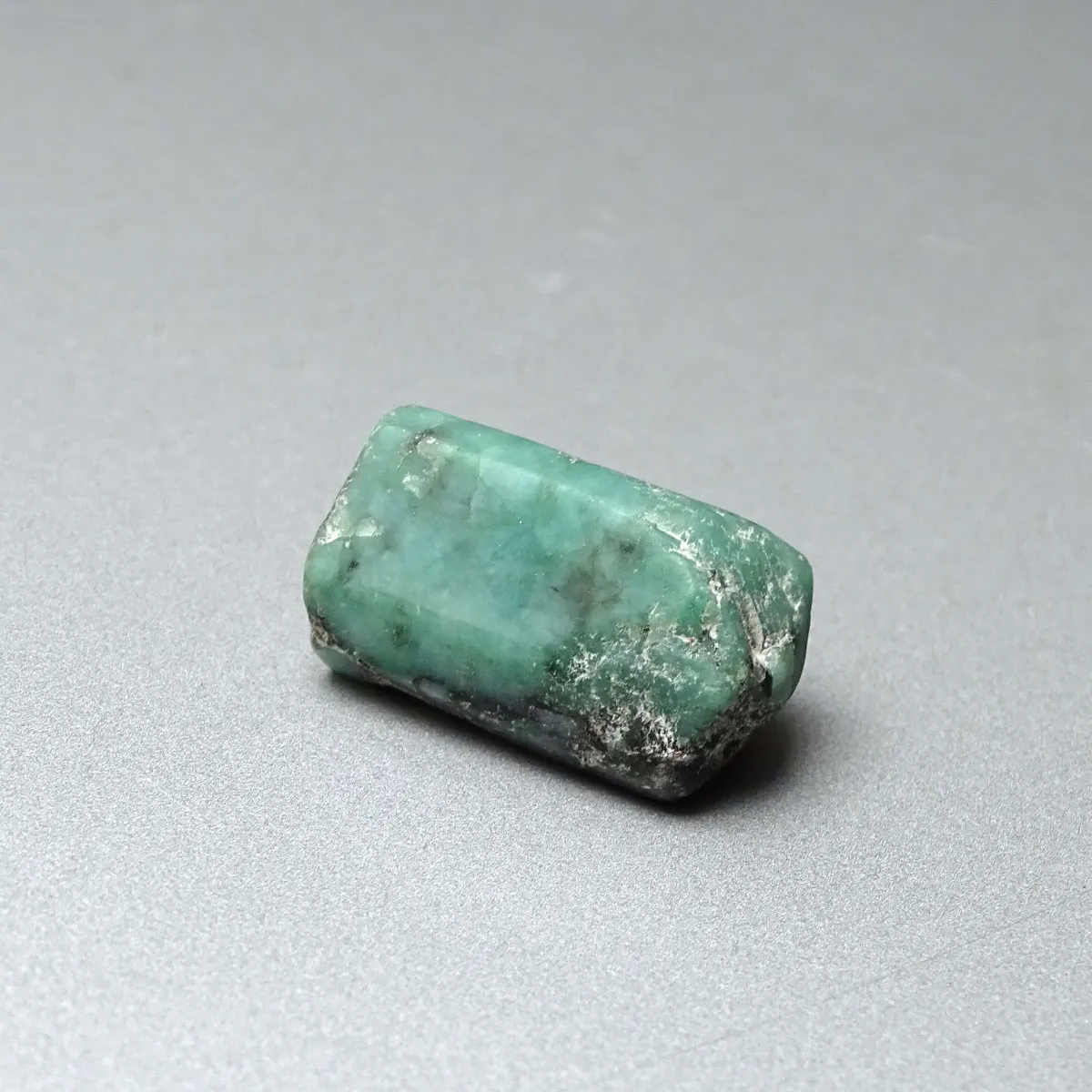 Naturgeschliffener Smaragd 11,9g, Sambia, MINERALS-STONES