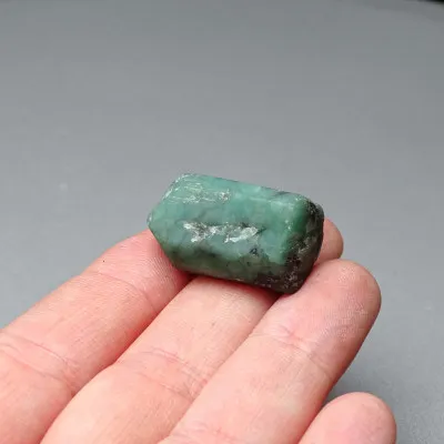 Naturgeschliffener Smaragd 11,9g, Sambia, MINERALS-STONES