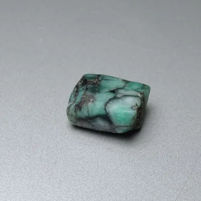 Smaragd přírodní krystal 12,6g, Zambie, MINERALS-STONES®