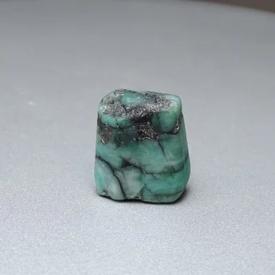Smaragd přírodní krystal 12,6g, Zambie, MINERALS-STONES®