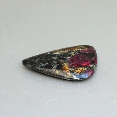 Eudialyt leštěný kabošon 16,9g, Rusko | MINERALS-STONES®