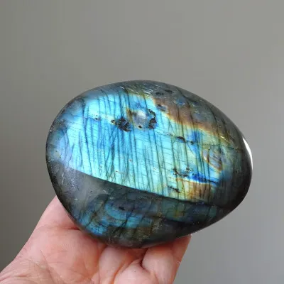 Labradorit poliert 525g, Madagaskar | MINERALS-STONES