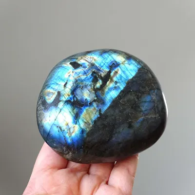 Labradorite polished 525g, Madagascar | MINERALS-STONES