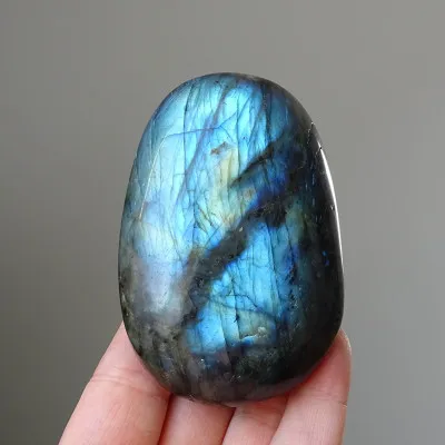 Labradorit leštěný - hmatka 228g, Madagaskar | MINERALS-STONES®
