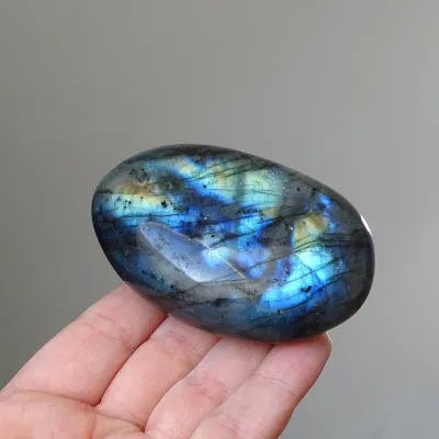 Labradorite polished 178g, Madagascar | MINERALS-STONES