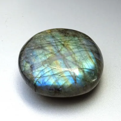 Labradorit leštěný - hmatka 280g, Madagaskar | MINERALS-STONES®