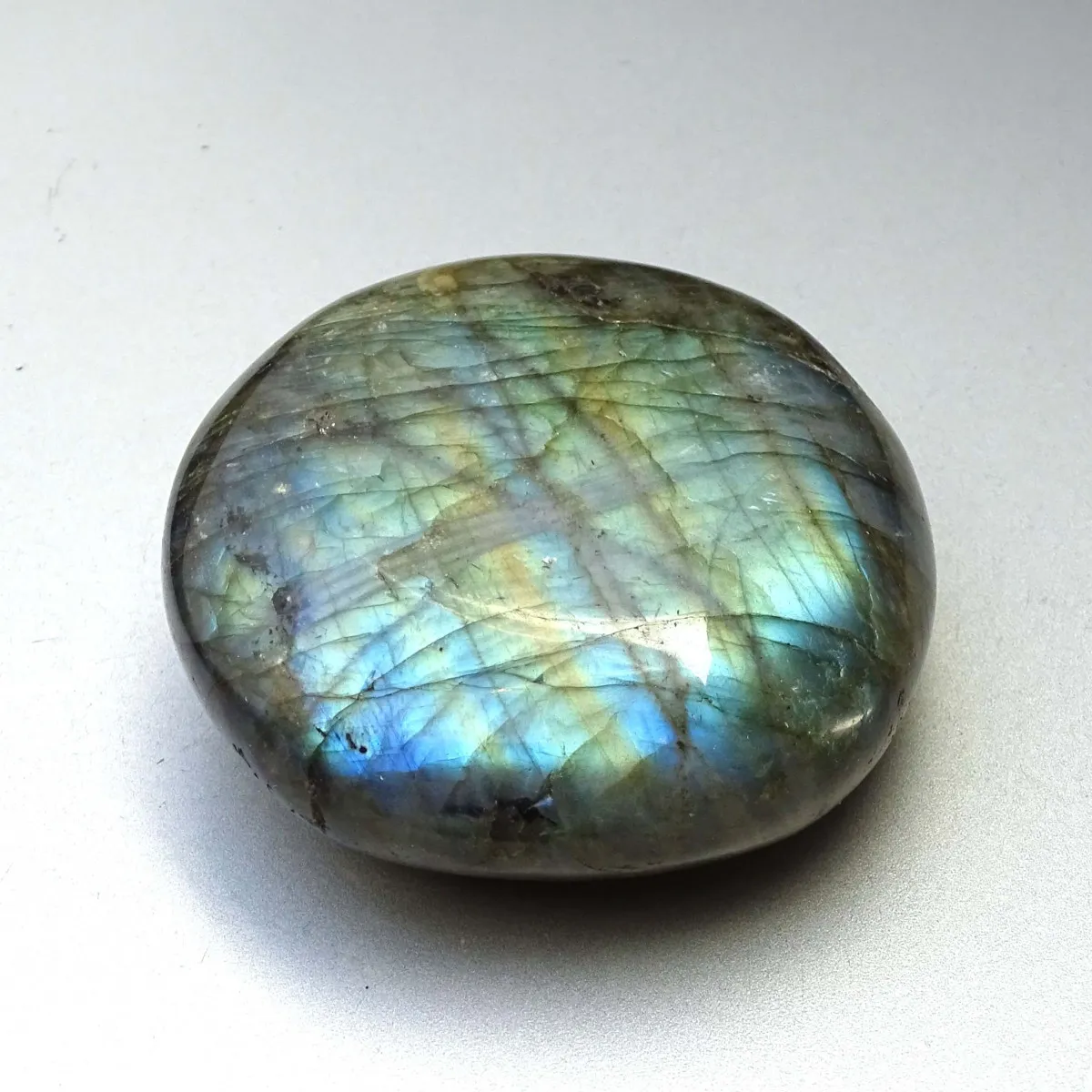 Labradorite polished 280g, Madagascar | MINERALS-STONES