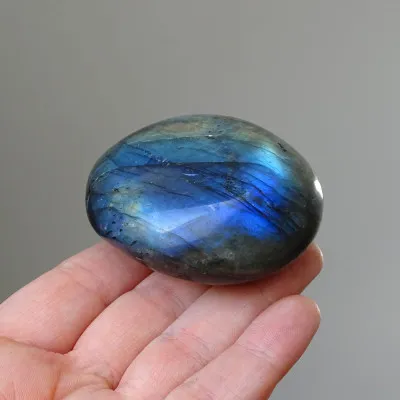 Labradorit leštěný - hmatka 129g, Madagaskar | MINERALS-STONES®