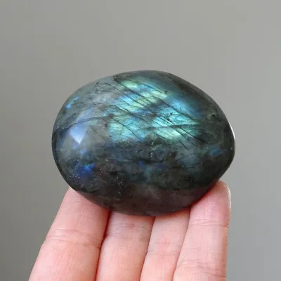 Labradorite polished 129g, Madagascar | MINERALS-STONES