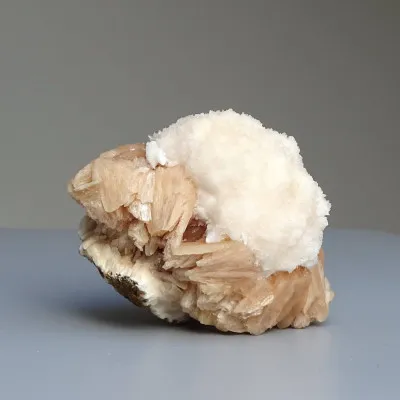 Scolecit auf Stilbit-Druse, 213g, Indien | Minerals-Stones®