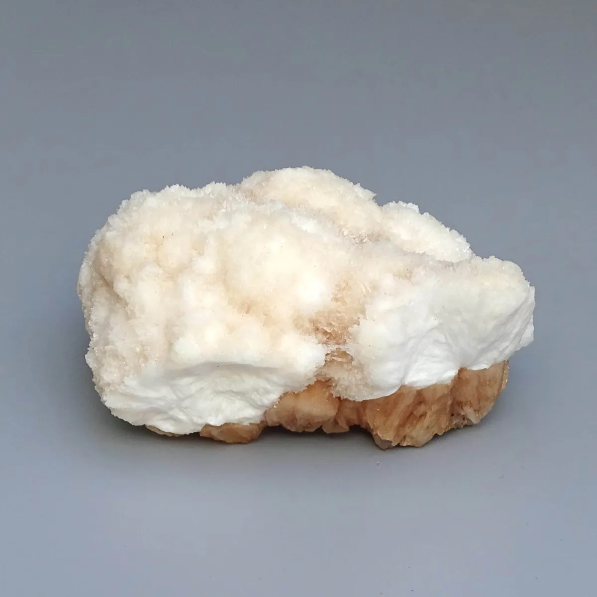 Scolecit auf Stilbit-Druse, 276g, Indien | Minerals-Stones®