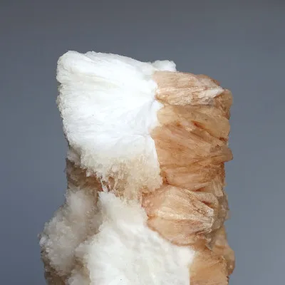Scolecit auf Stilbit-Druse, 276g, Indien | Minerals-Stones®